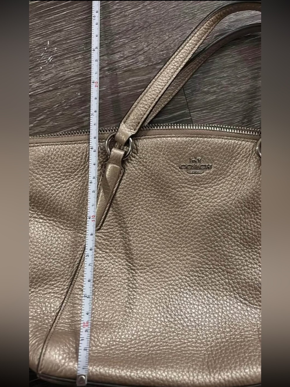 Coach Gold Metallic/Champagne Pebbled Leather Crossbody/Shoulder Bag - Picture 3 of 6